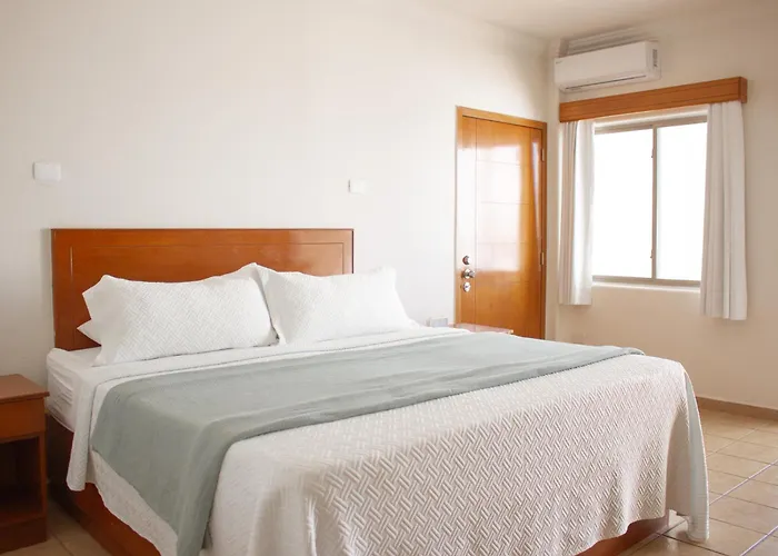 Costa Elegante Hotel & Suites